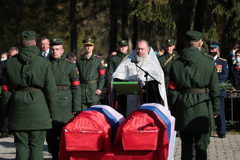 В Одинцово торжественно захоронили солдат