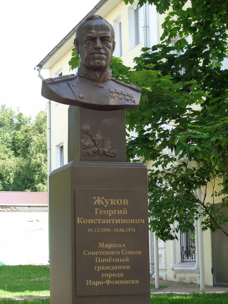 Бюст_Маршала_СССР_Жукова.jpg
